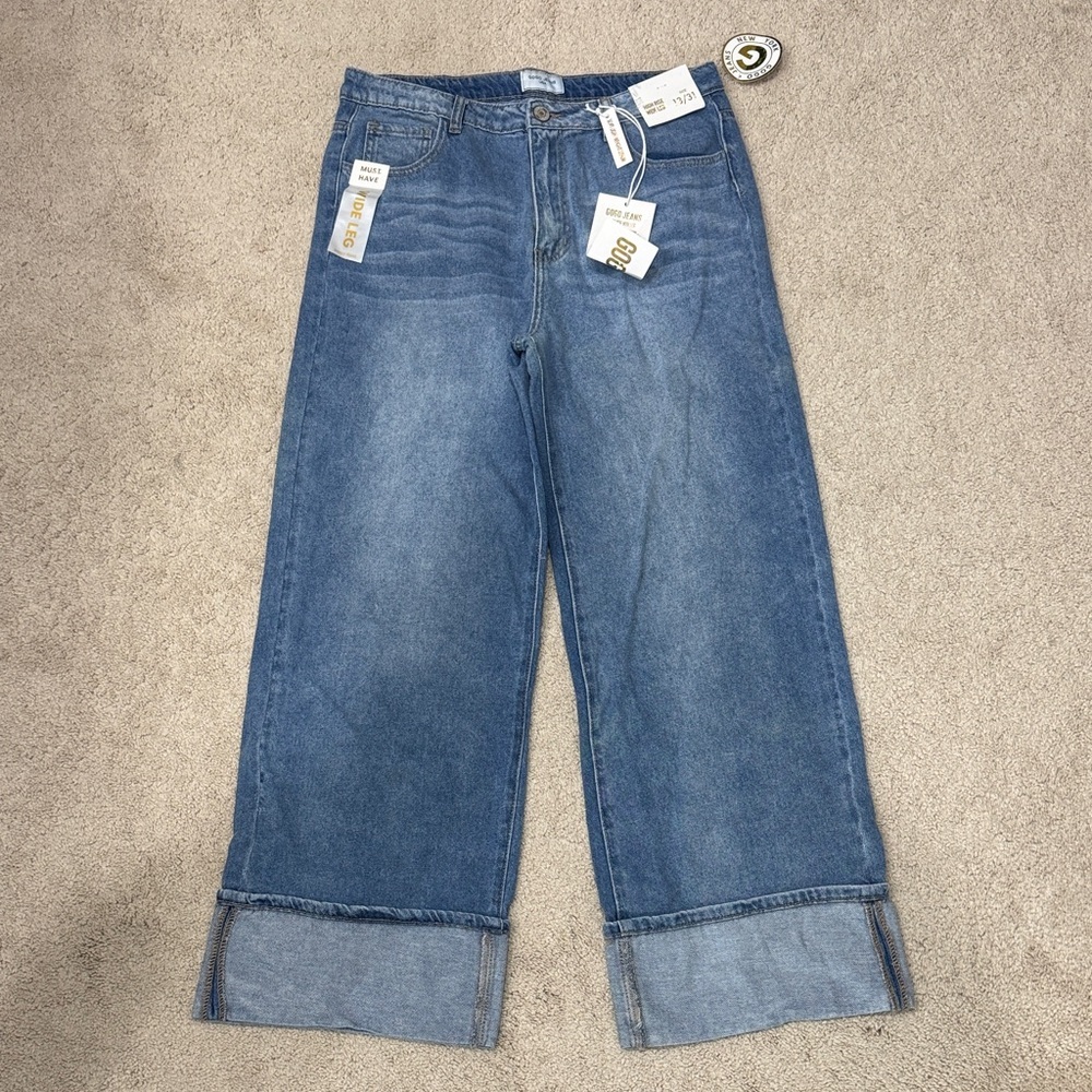 GOGO Wide-Leg Cuffed Jeans in Medium Blue